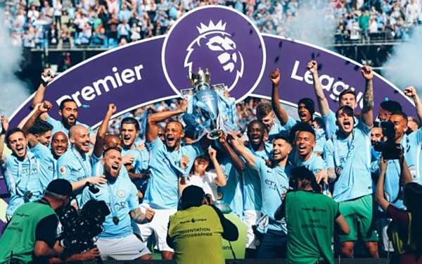 足球明星马奎尔关键瞬间：防守转折点与球队胜利的守护者